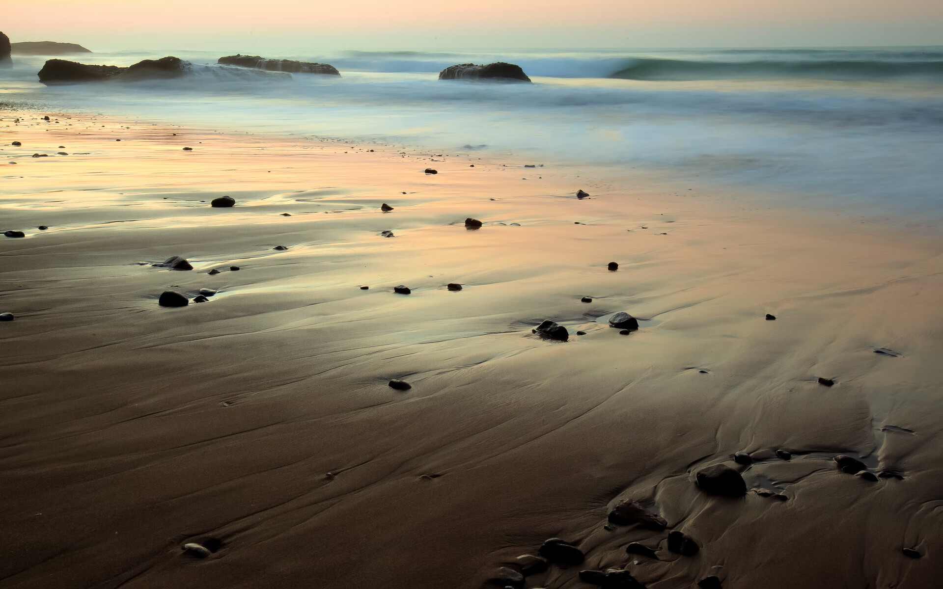 荷兰国家队在国际赛中连续取胜,士气高昂