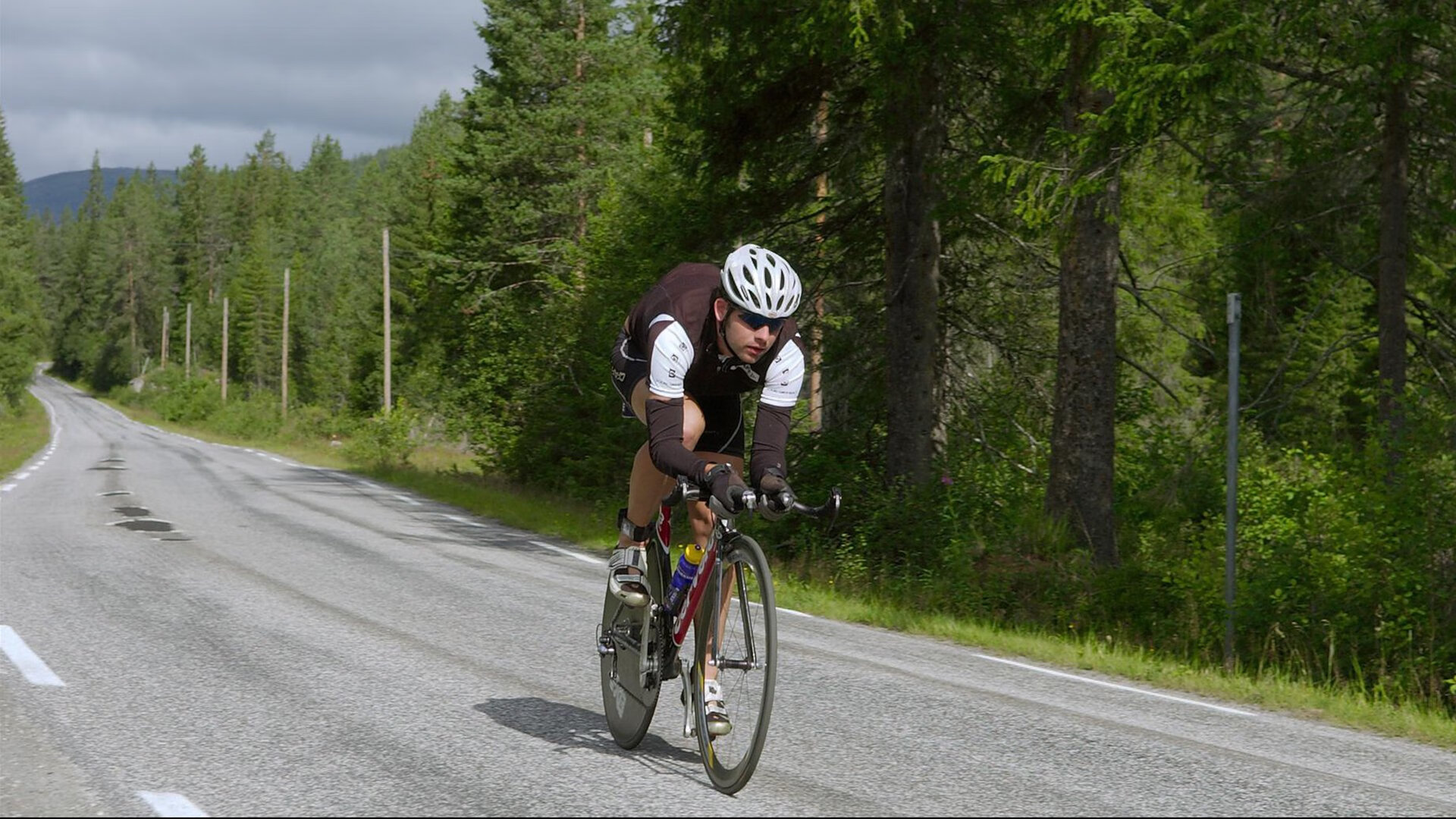 “漂移王者：弯道飞旋的速度舞蹈”，漂移入弯教学